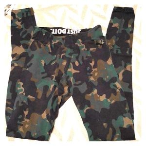 Nike leggings camo print size XS